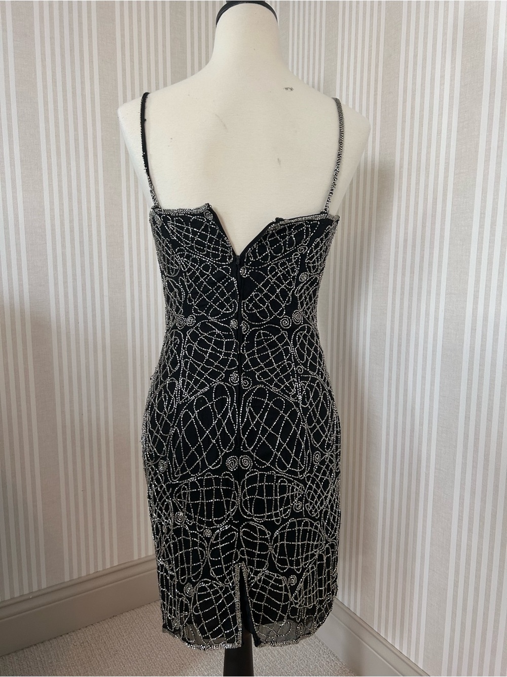 VTG Parisian Room Black Cocktail Dress 100% Silk Hand Beaded in India Size 4 - Picture 5 of 10